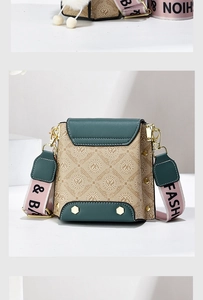 Detailansicht der dunkelgrünen Vintage-Leder- und Stoffumhängetasche für Damen