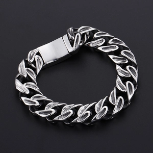 Bracciale punk teschio in acciaio inossidabile 316L a maglia cubana per uomo in studio