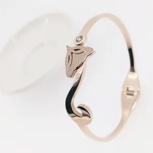 Rose gold fox bangle with sandblasted finish, polished surface and zircon accent