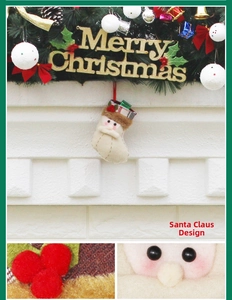 Détail d'une chaussette de Noël Père Noël en peluche avec bordure en fausse fourrure