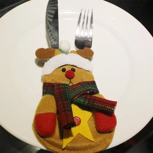 Reindeer Christmas cutlery holder with knife and fork on a white round plate