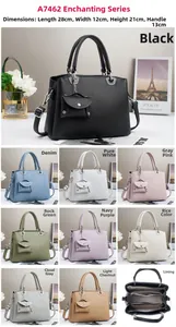 Dettaglio della borsa tote con trama litchi, dimensioni 28x12x21cm e nove colori disponibili