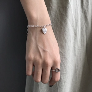Detail of S925 silver chain bracelet with heart pendant and matching twisted rope ring