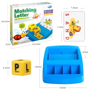 Jeu éducatif d'orthographe de l'alphabet avec base bleue et blocs de lettres jaunes