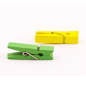 Colorful 3.5cm mini wooden clothespins in green and yellow for photo decoration