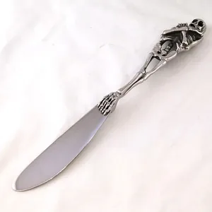 Coltello da burro in acciaio inossidabile 316L con impugnatura a forma di teschio gotico
