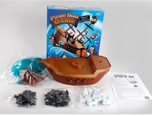 Contenuto completo della confezione del gioco di equilibrio barca pirata pinguino.