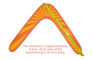 Dettaglio delle dimensioni del boomerang in legno con lunghezza di 29,5 cm e spessore di 0,6 cm