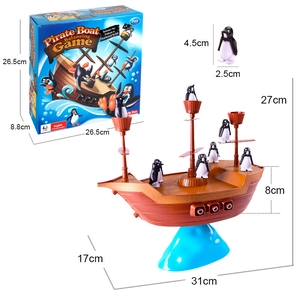 Gioco bilanciamento nave pirata pinguino con dimensioni e base d'acqua blu