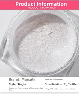 Détail macro de la poudre chrome pour ongles avec texture perlée et effet scintillant