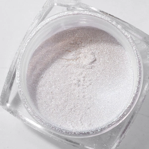 Poudre à ongles blanc perle irisé en pot transparent avec finition miroir métallique
