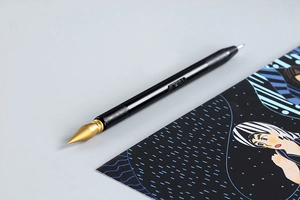 Close-up of dual-tip scratching pen with black knurled handle for urban night art