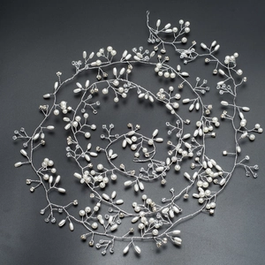 Macro shot of 1.5m bridal hair vine with silver wire, white pearls and crystals