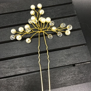 Detailed view of handmade golden bridal hair pin with pearls and crystal beads
