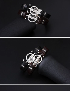Détail macro de bracelets en cuir tressé pour couple avec gravure I Love You en acier