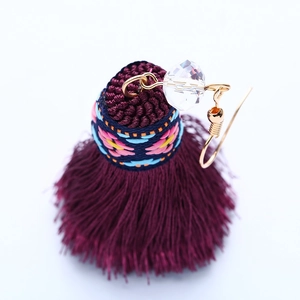 Pendientes bohemios de borla púrpura con banda bordada colorida y colgante de cristal