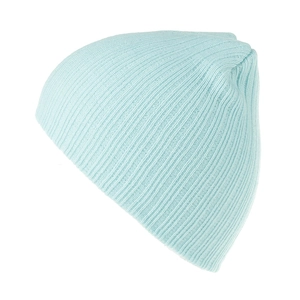 Vue détaillée du bonnet en maille côtelée vert menthe montrant sa texture et sa douceur