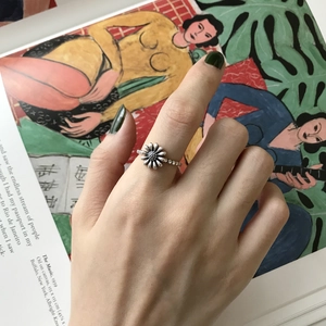 Close-up of S925 sterling silver daisy ring on finger with vintage oxidized finish