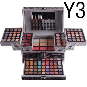 Maletín de maquillaje profesional plateado con sombras de ojos, labiales y pinceles