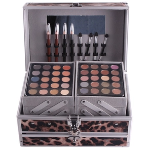 Maletín de maquillaje de leopardo con paletas de sombras, delineadores y pinceles