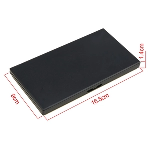 Dimensioni dettagliate della palette ombretti nera a 8 colori: 16,5 cm x 9 cm x 1,4 cm