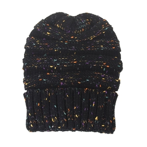 Berretto in maglia nera con effetto coriandolo, risvolto a coste e dettagli colorati