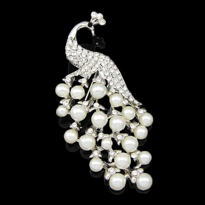 Exquisite 18k silver peacock brooch with white pearls and sparkling crystal stones