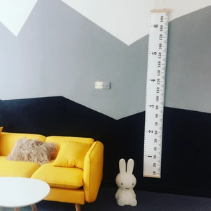 Hanging canvas growth chart for kids with wooden frame and scale from 10cm to 190cm