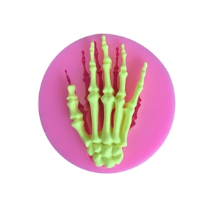 Stampo tondo in silicone rosa con mano di scheletro gialla per dolci di Halloween