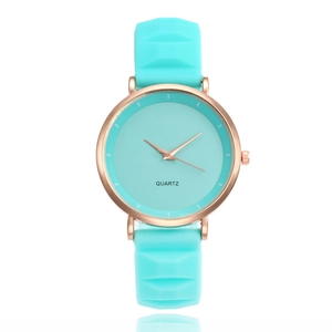 Minimalist Women's Quartz Wristwatch Ultra Thin Candy Color Silicone Strap Alloy Case Casual Fashion For Students