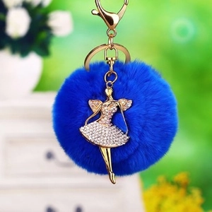 Porte-clés pompon bleu avec un pendentif ballerine étincelant orné de strass brillants