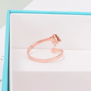 Bague papillon ouverte ajustable en titane plaqué or rose 14 carats au style épuré