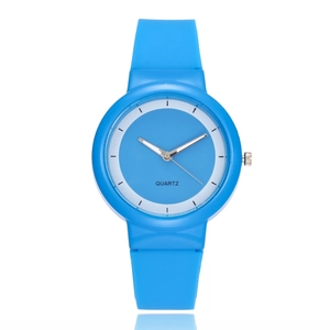 Minimalist sky blue silicone sports watch for men and women with quartz movement