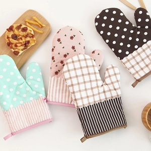 Pastel plaid and floral thick cotton oven mitts set for heat resistant kitchen protection
