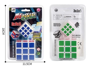 Detail of 3x3x3 puzzle cube in blister card packaging measuring 18x11.5cm
