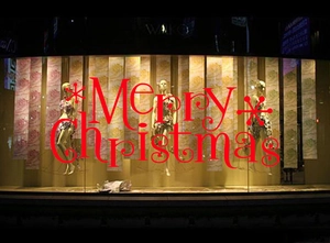 Détail des stickers de Noël pour vitrine avec texte Merry Christmas sur la vitre