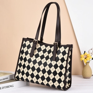 Sac fourre-tout à carreaux noir et blanc à la mode avec lanières marron et boucles