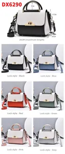 Tableau des tailles et options de couleurs pour sac à bandoulière avec boucle métallique