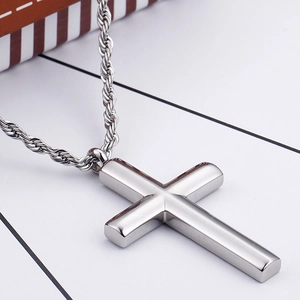Classica collana con croce in acciaio inossidabile argento con catena a corda lucida