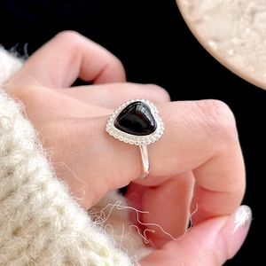 Macro de bague en argent S925 avec coeur en onyx noir et bordure perlée rétro