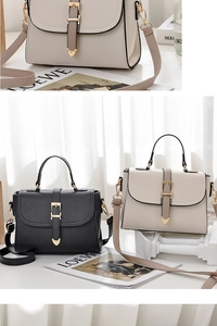 Détails des sacs à main noirs et beiges avec pendentifs en cœur et détails métalliques