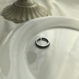Minimalist S925 sterling silver open ring with geometric triangle engraved texture