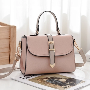 Petit sac à main en cuir rose et gris avec fermoir coeur doré et bandoulière amovible