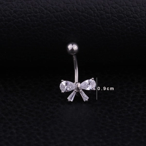 Piercing de nombril en acier avec nœud en zircon, largeur 0.9cm, fond en cuir noir