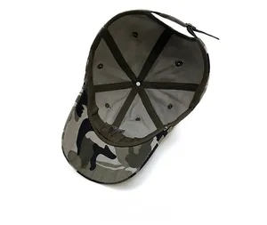 Structure interne de la casquette camouflage avec coutures renforcées et sangle réglable