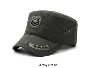 Detail van legergroene cadetpet met U.S. ARMY borduursel en metalen ventilatiegaatjes