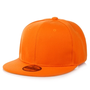 Dettaglio del cappellino baseball hip-hop arancione acceso a 6 pannelli con visiera piatta