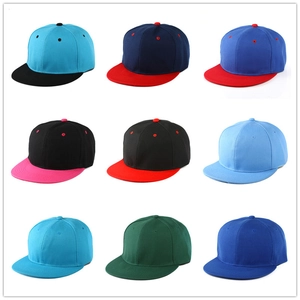 Collezione di cappellini snapback in nove colori con visiera piatta e occhielli