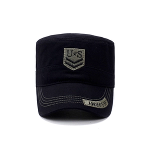 Klassieke zwarte katoenen legerpet met U.S. Army borduursel en schildvormige patch