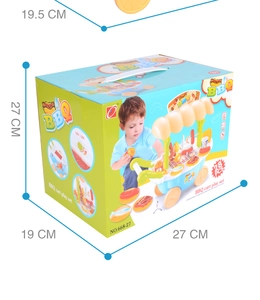Détail de l'emballage du chariot de barbecue pour enfants avec 28 accessoires de cuisine
